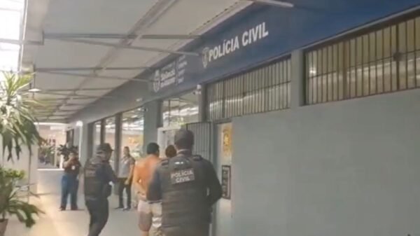 Bolsonaro é autorizado pelo STF a deixar a prisão para realizar cirurgia em hospital de Brasília. Internação deve durar até sete dias.