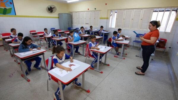 Prefeitura do Natal abre seleção com 274 vagas temporárias para professores da Educação Infantil e Fundamental. Inscrições vão de 8 a 12 de dezembro.