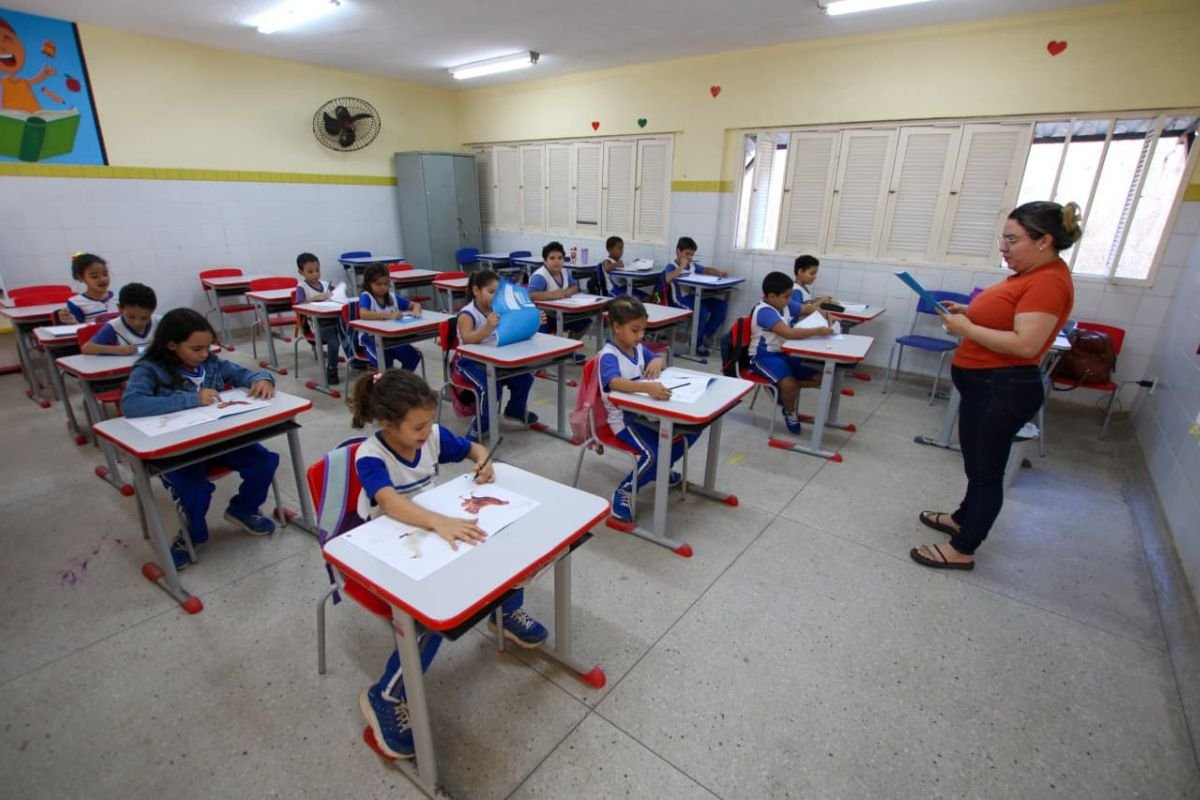 Prefeitura do Natal abre seleção com 274 vagas temporárias para professores da Educação Infantil e Fundamental. Inscrições vão de 8 a 12 de dezembro.