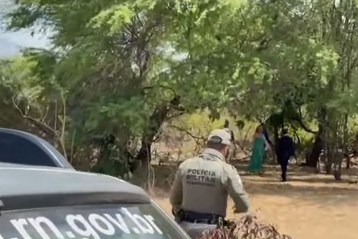 Delegado confirma que homem acusado de abusar da neta está vivo e fugiu após ser agredido pela filha em Carnaúba dos Dantas. Caso segue em investigação.