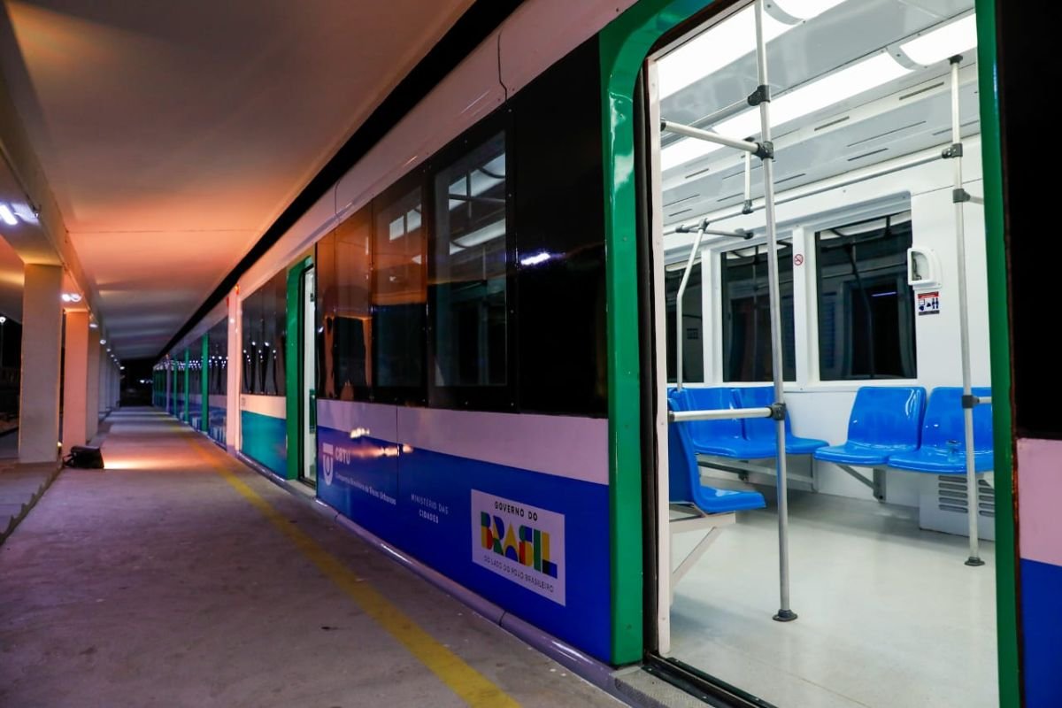 CBTU entrega dois trens urbanos recuperados em Natal, com climatização, acessibilidade e reforço ao sistema que atende a capital e região metropolitana.