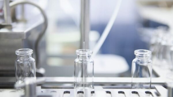 A vacinação contra a dengue com dose única começa pelos profissionais da Atenção Primária. Veja como será a distribuição e quem será vacinado primeiro.