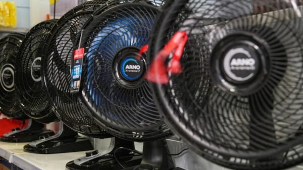 Procura por soluções para refrescar a casa cresce 30% no verão, com destaque para ventiladores, iluminação LED e proteção contra o calor.