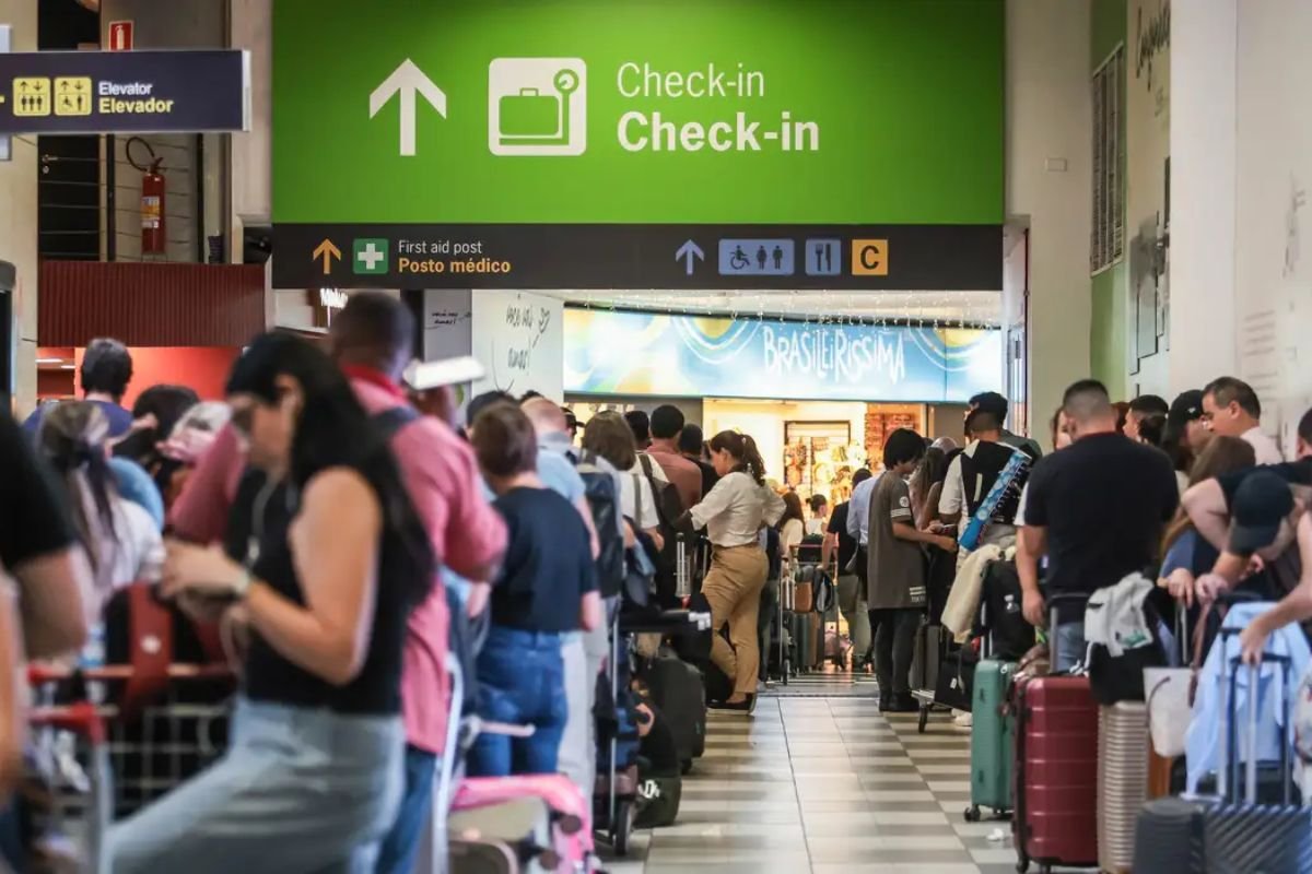 Ventos fortes seguem afetando Congonhas nesta quinta (11), com 110 voos cancelados. Procon-SP envia equipes e orienta passageiros.