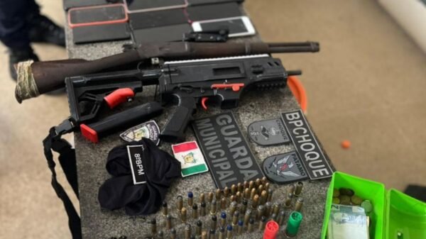 BPChoque apreende armas, drogas e uma granada durante patrulhamento em São José do Mipibu. Suspeitos foram levados à Central de Flagrantes.