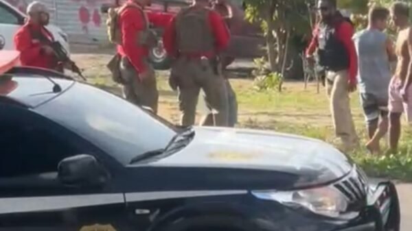 Criança de 10 anos morre atropelada na BR-226, em Felipe Camarão, após entrar repentinamente na pista para buscar uma bola.