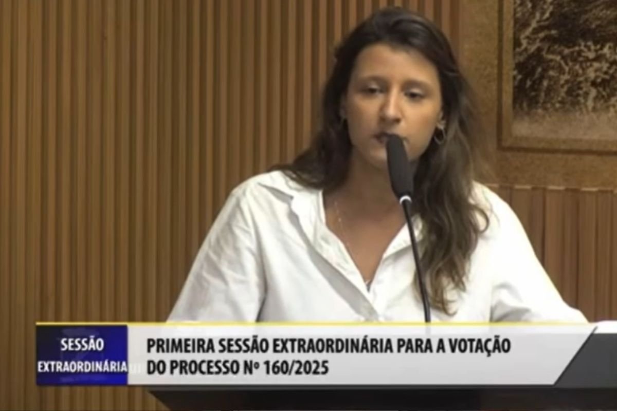 Câmara de Natal rejeita arquivamento e mantém processo de cassação contra a vereadora Brisa Bracchi após votação em sessão extraordinária.