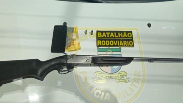 CPRE prende homem por posse ilegal de arma de fogo durante blitz em São Gonçalo do Amarante, na Grande Natal.
