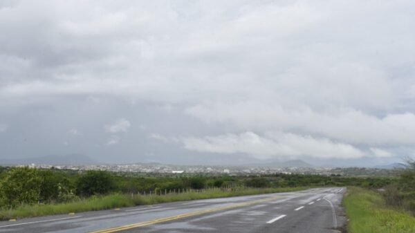 Chuvas em Natal devem avançar para o interior do RN nesta terça-feira, segundo a Emparn. Regiões Central e Vale do Açu podem ser atingidas.