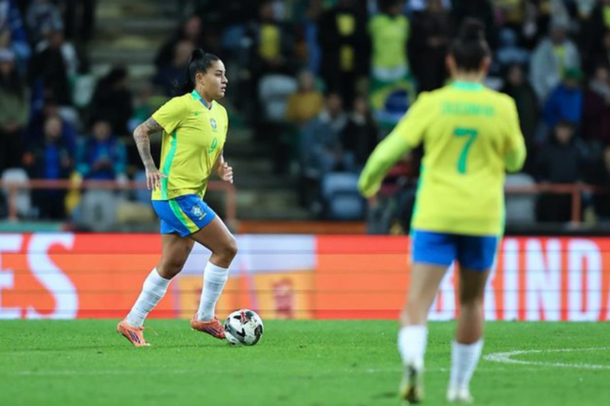 Lula assina MP que cria regras especiais para a Copa do Mundo Feminina de 2027 no Brasil e garante proteção jurídica, marcas e direitos de transmissão.