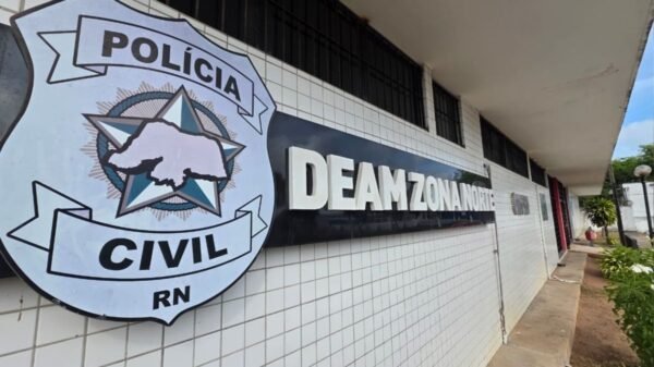 Tentativa de feminicídio na Zona Norte de Natal deixou mulher de 30 anos ferida após horas em cárcere privado no Conjunto Santarém.