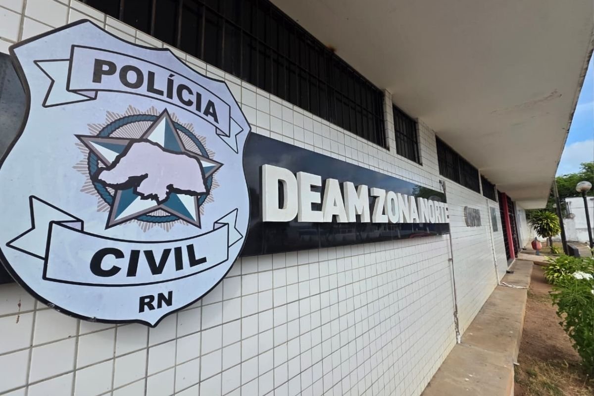 Tentativa de feminicídio na Zona Norte de Natal deixou mulher de 30 anos ferida após horas em cárcere privado no Conjunto Santarém.