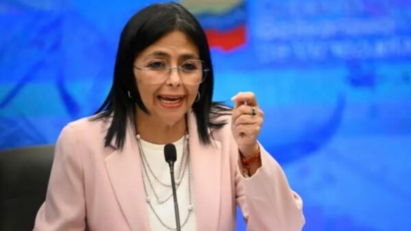 Delcy Rodríguez toma posse como presidente interina da Venezuela após prisão de Nicolás Maduro em ação militar e crise política no país.