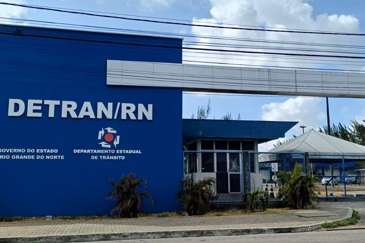 Detran RN inicia renovação automática e gratuita da CNH para motoristas sem infrações e inscritos no Cadastro Positivo de Condutores.