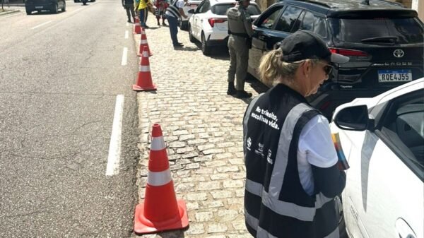 Detran RN reforça orientações de segurança para motoristas que seguem ao litoral no verão e carnaval, com ações educativas e fiscalização.