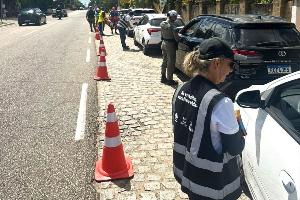 Detran RN reforça orientações de segurança para motoristas que seguem ao litoral no verão e carnaval, com ações educativas e fiscalização.