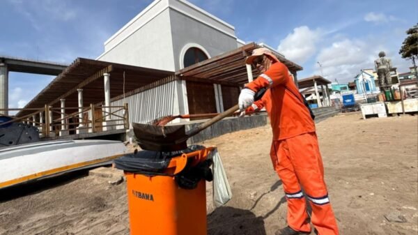 Urbana reforça a limpeza no Mercado da Redinha durante o verão, com operação diária, lavagem interna e ação integrada da Prefeitura.