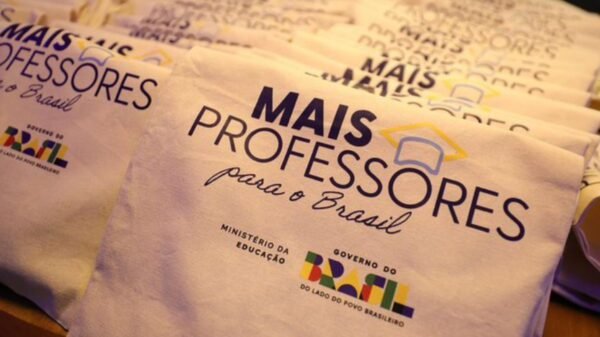 MEC publica edital do Pé-de-Meia Licenciaturas, que oferece bolsa de R$ 1.050 para estudantes de licenciatura aprovados pelo Sisu, Prouni ou Fies.