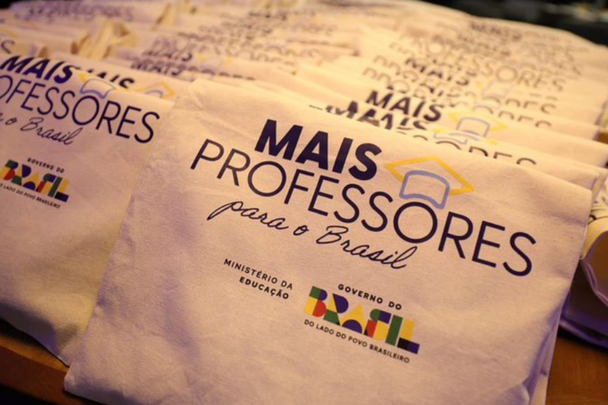 MEC publica edital do Pé-de-Meia Licenciaturas, que oferece bolsa de R$ 1.050 para estudantes de licenciatura aprovados pelo Sisu, Prouni ou Fies.
