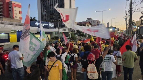 Manifestação em Natal relembra os três anos dos atos de 8 de janeiro e reforça a defesa da democracia e da soberania nacional.