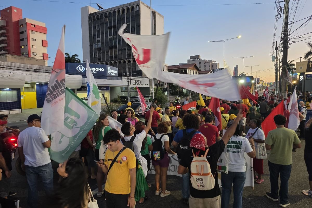 Manifestação em Natal relembra os três anos dos atos de 8 de janeiro e reforça a defesa da democracia e da soberania nacional.