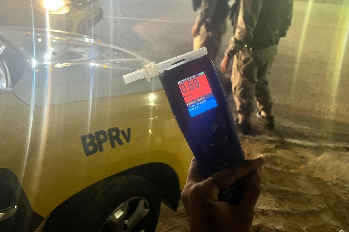 CPRE prende idoso de 60 anos por embriaguez ao volante durante blitz da Operação Zero Álcool em Parnamirim, na Grande Natal.