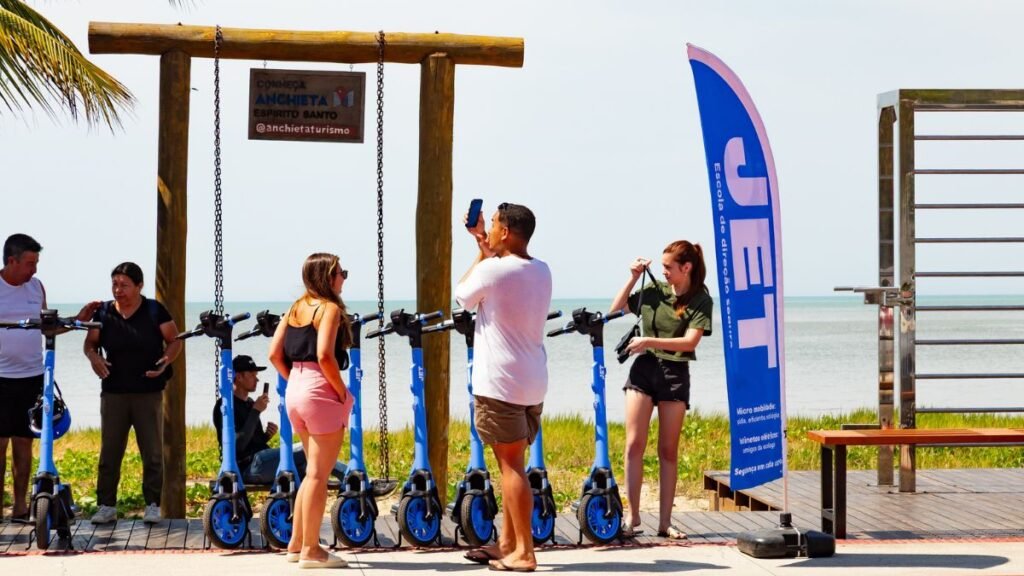 Natal registrou 340 mil viagens de patinetes elétricos em 2025, o equivalente a 4% do total no Brasil, segundo dados da empresa JET.