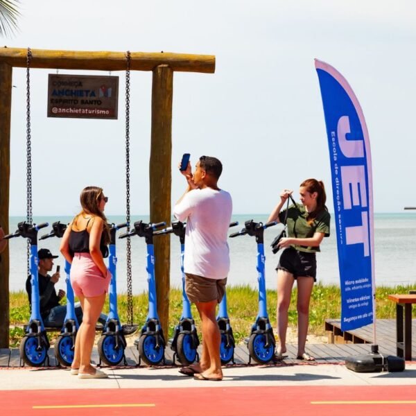 Natal registrou 340 mil viagens de patinetes elétricos em 2025, o equivalente a 4% do total no Brasil, segundo dados da empresa JET.