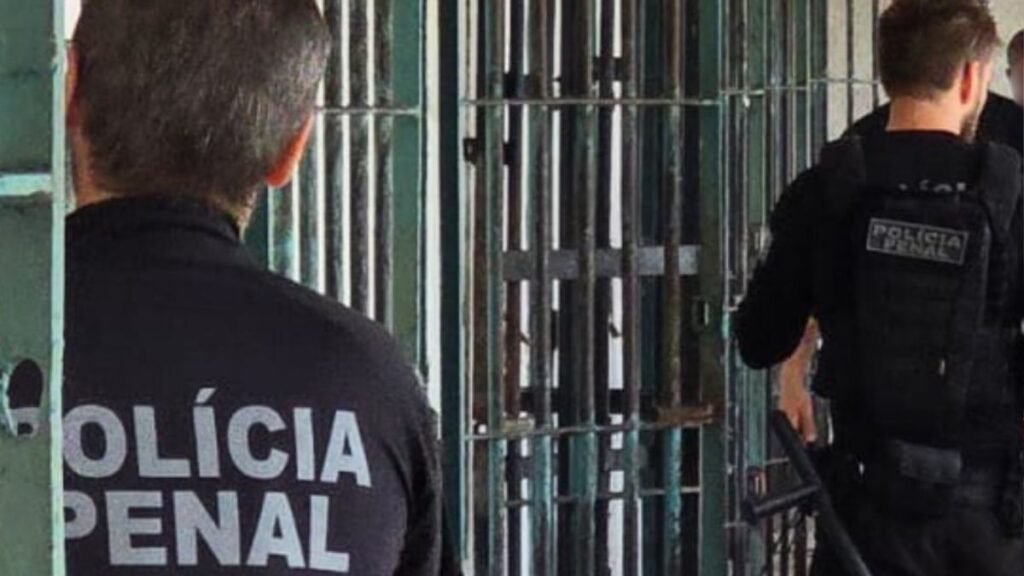 Internos da Penitenciária Estadual de Parnamirim são isolados após danos estruturais em cela. Polícia Penal descarta risco de fuga.