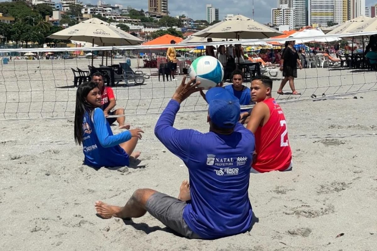 Projeto Natal Praia Inclusiva realiza edição itinerante na Praia da Redinha nesta quinta (29) com banho de mar assistido e atividades acessíveis.