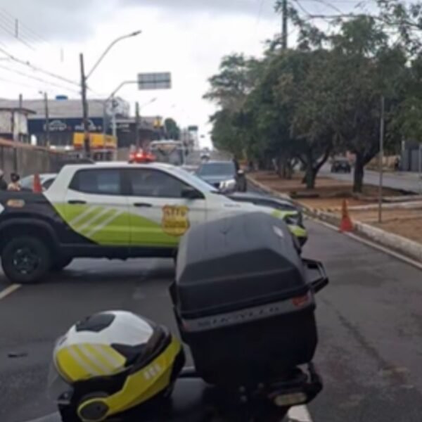 Trânsito na Avenida Prudente de Morais é totalmente liberado nesta sexta-feira (16), após serviços de recuperação de rede da Caern.