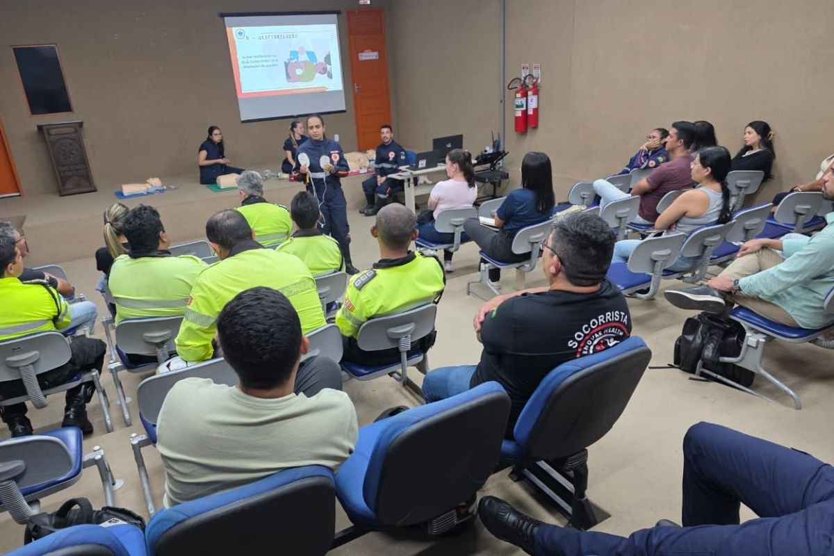 O SAMU Natal iniciou o Curso APH 40 para capacitar profissionais do atendimento pré-hospitalar e reforçar protocolos de urgência na capital.