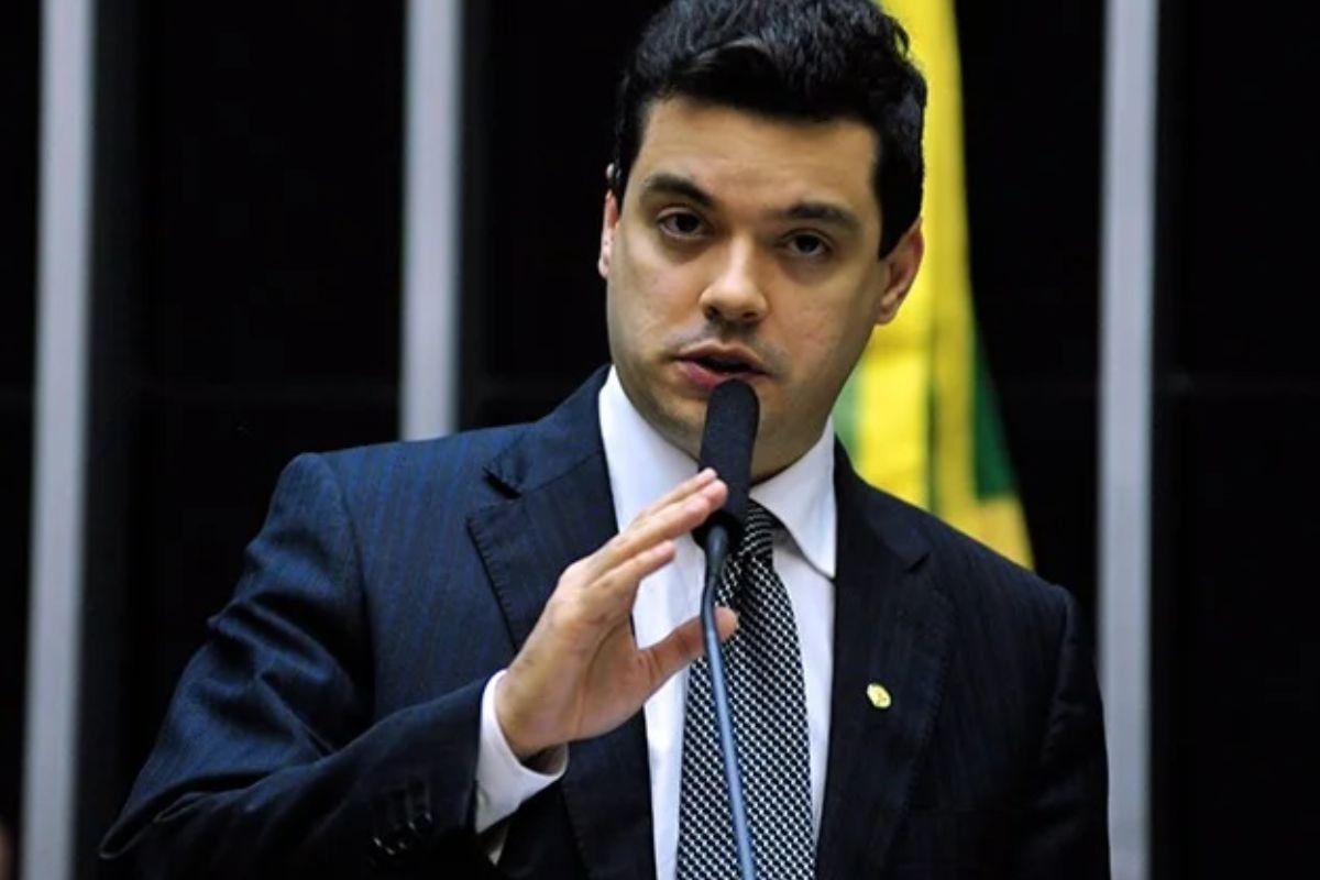 União Brasil, Progressistas e PSD divulgam nota de apoio a Walter Alves após decisão de não assumir o governo do RN.