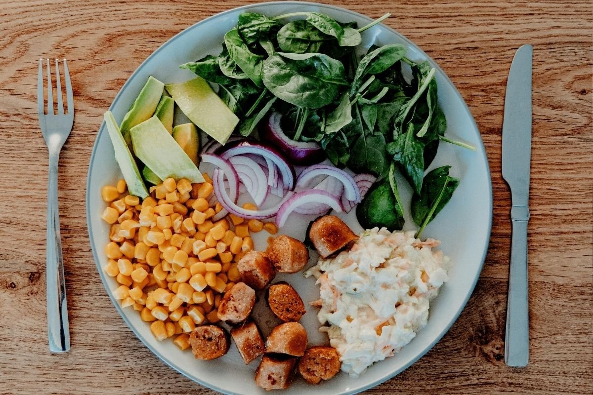 Saiba como adotar uma alimentação realmente saudável em 2026, evitando dietas da moda e seguindo orientações baseadas na ciência.