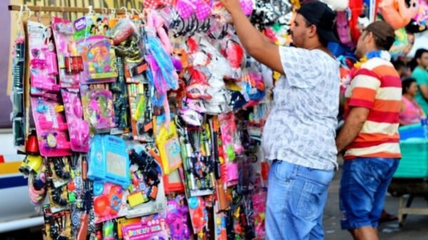 Prefeitura de Natal abre cadastro para comerciantes informais venderem artigos carnavalescos durante o Carnaval 2026; prazo segue até 30 de janeiro.