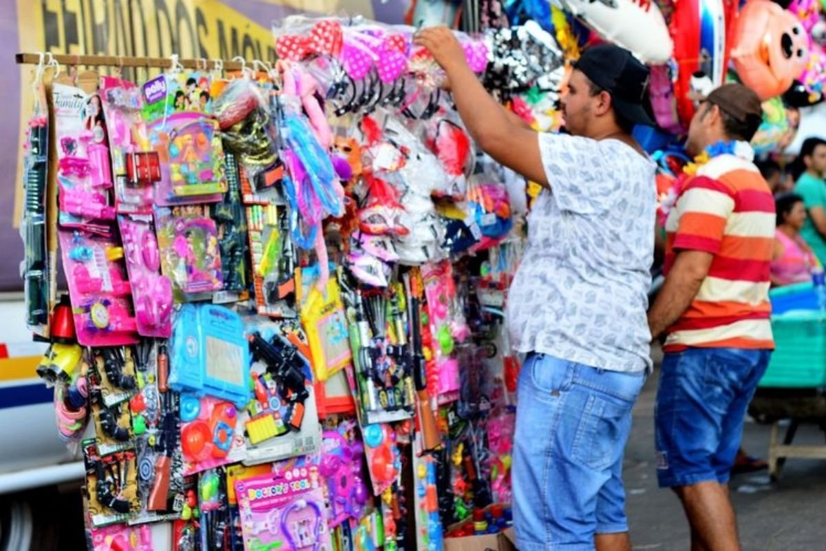Prefeitura de Natal abre cadastro para comerciantes informais venderem artigos carnavalescos durante o Carnaval 2026; prazo segue até 30 de janeiro.