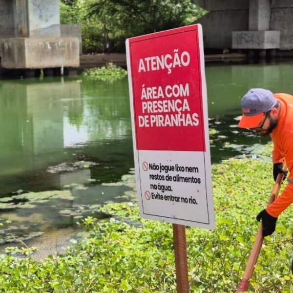 Prefeitura de Assú instala placas de alerta no Rio Açu após ataques de piranhas e reforça orientações de segurança à população.