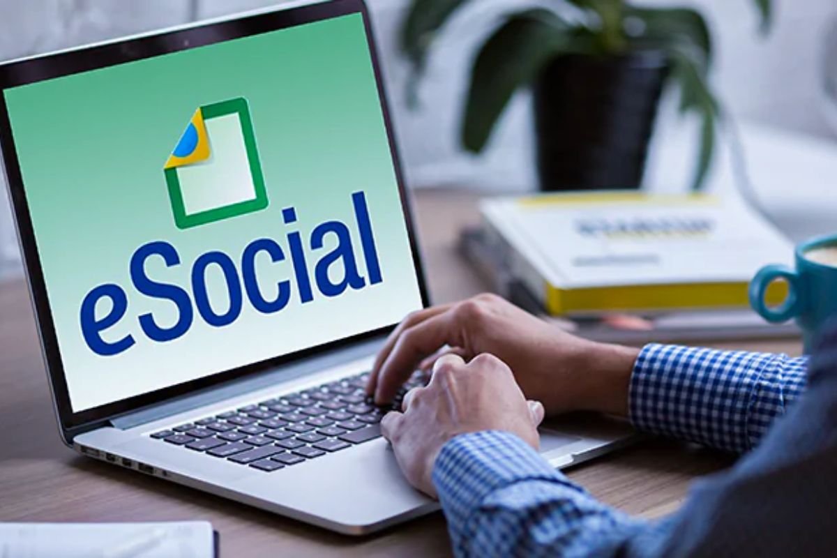 Sistema eSocial ficará indisponível nesta quarta-feira, das 20h às 2h, para manutenção técnica que afeta empresas e escritórios contábeis.