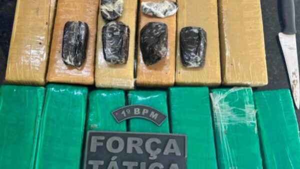 Polícia Militar apreende maconha, skank e material para tráfico durante patrulhamento no bairro de Mãe Luíza, em Natal.