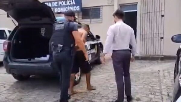 Homens encapuzados invadem residência e executam jovem em Ceará-Mirim. Polícia prende suspeito de participação no crime.