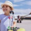 Vai viajar com crianças ou adolescentes? Veja as regras de documentação, autorizações exigidas e dicas para evitar problemas no embarque.