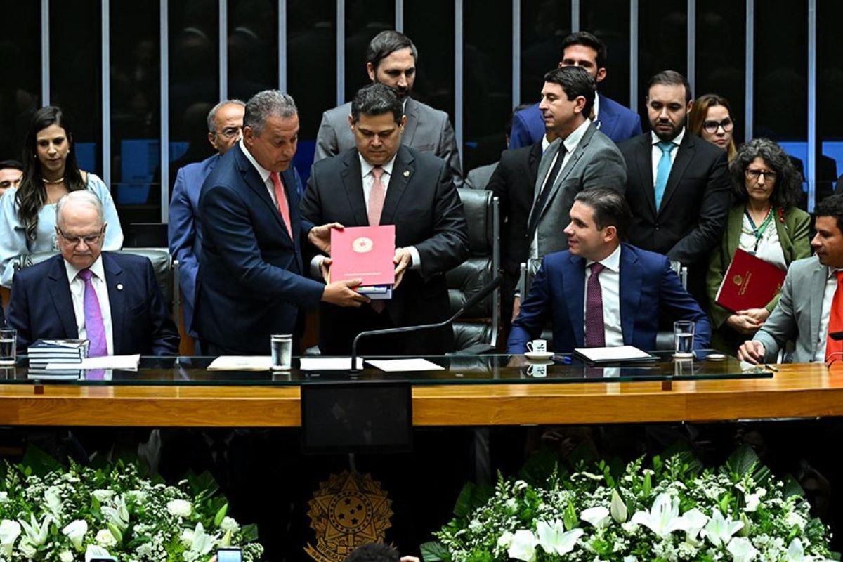 Fim da escala 6x1 é defendido pelo governo na abertura do ano legislativo, junto com a PEC da Segurança Pública e a regulação do trabalho por aplicativos.