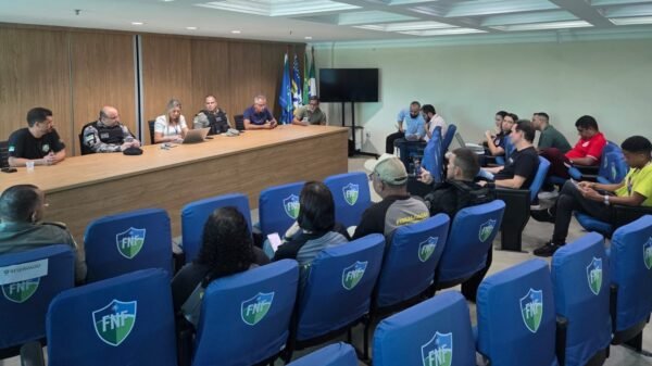 Reunião na sede da FNF