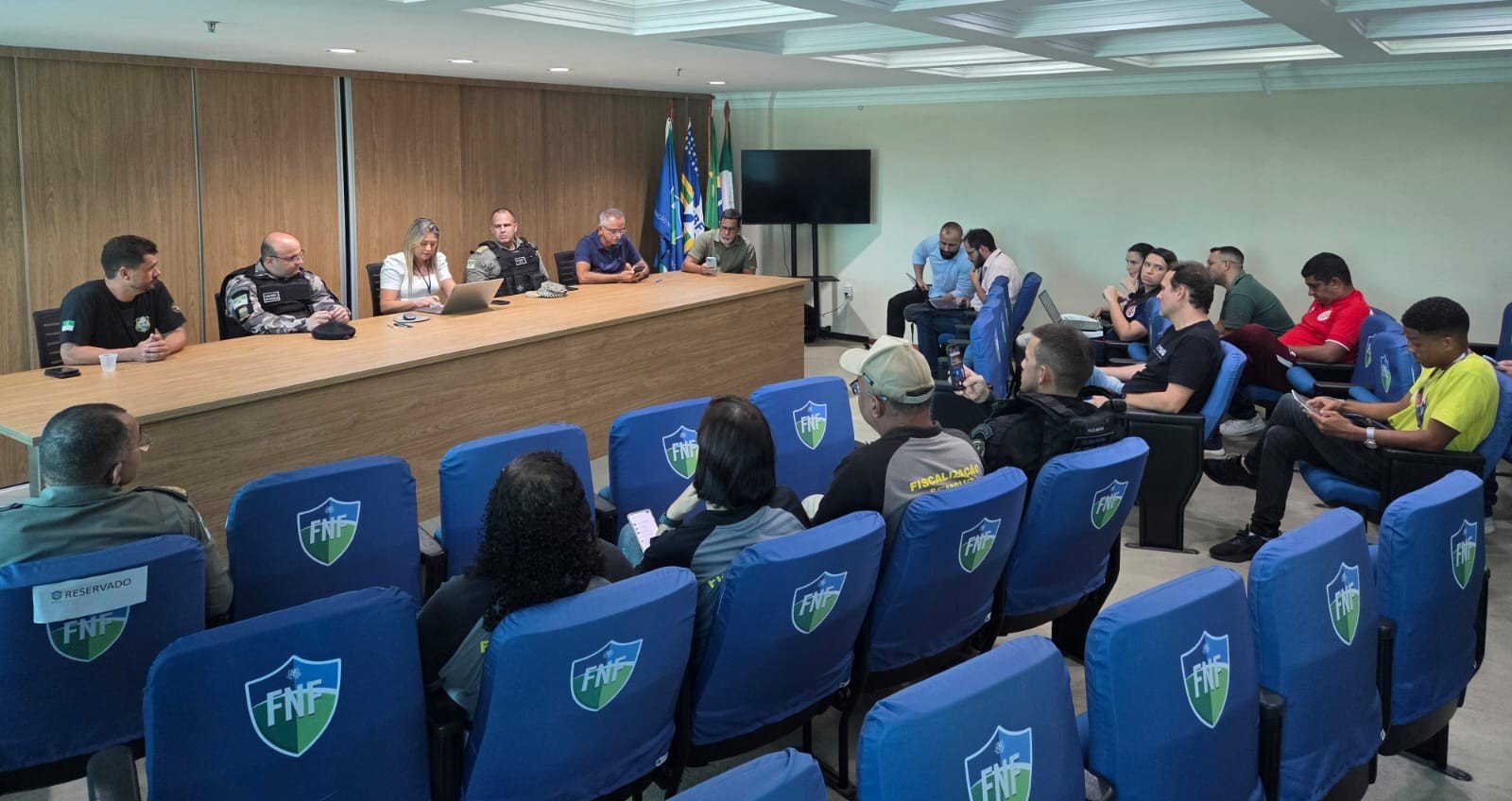 Reunião na sede da FNF
