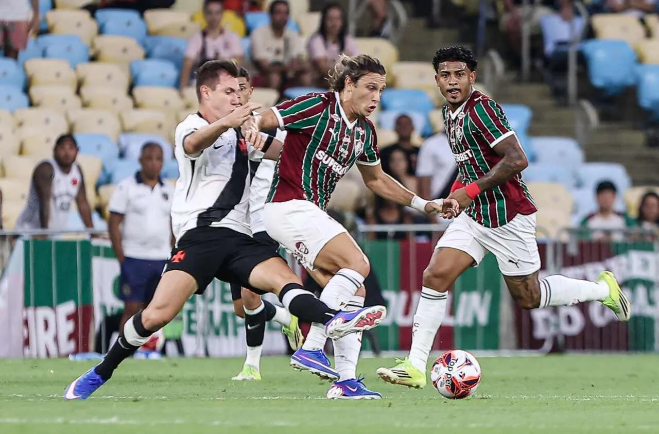 Em jogo intenso, Fluminense empata com Vasco e vai à final do Carioca