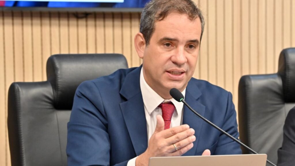 Cadu Xavier é convocado para explicar atrasos em consignados de servidores do RN