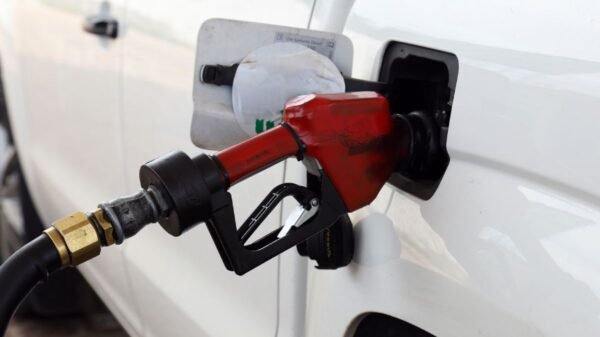 Rio Grande do Norte adere a subsídio federal para reduzir preço do diesel por dois meses.