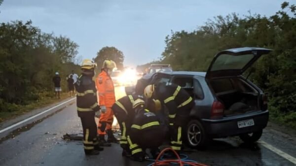Motorista preso ferragens em acidente em Extremoz