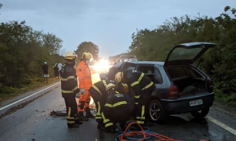 Motorista preso ferragens em acidente em Extremoz