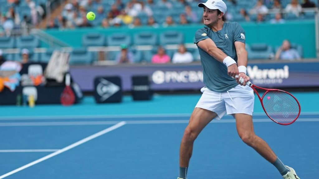 João Fonseca em competição no Master 1000 em Miami nos Estados Unidos.